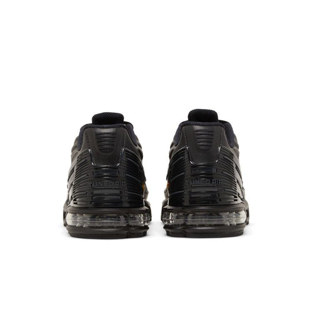 Nike Air Max Plus 3 Leather 'Triple Black' – pohled shora | Purekickz