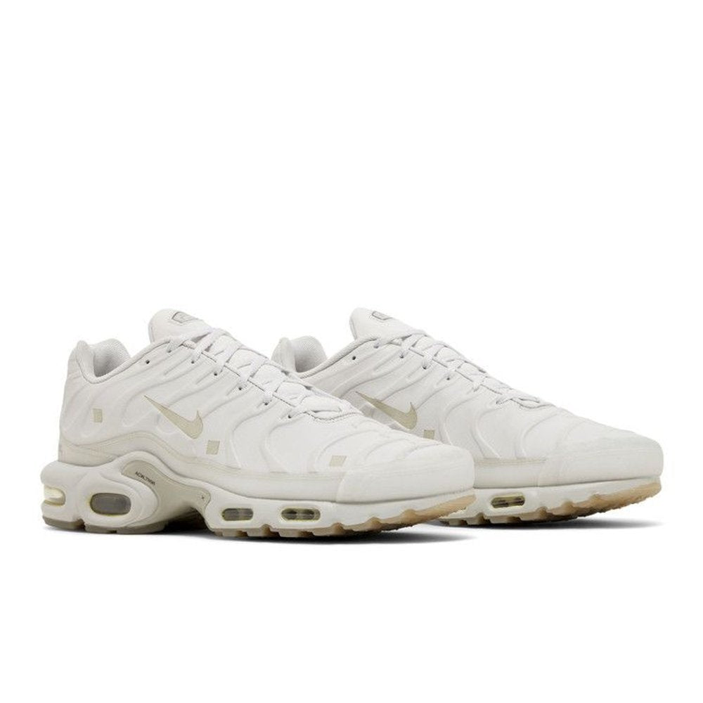 Nike Air Max Plus A-COLD-WALL Platinum Tint – lifestyle foto | Purekickz