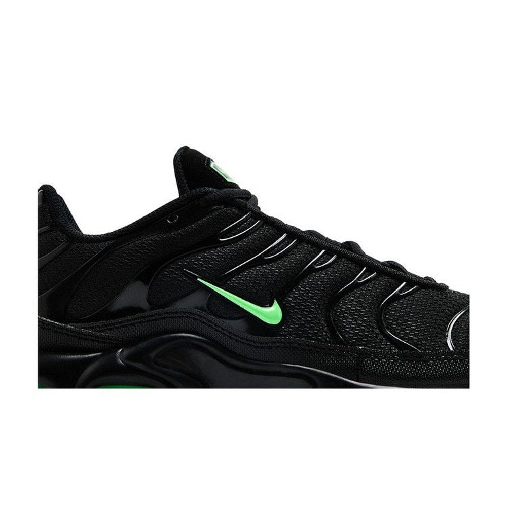 Nike Air Max Plus Black Green Strike – detail | Purekickz