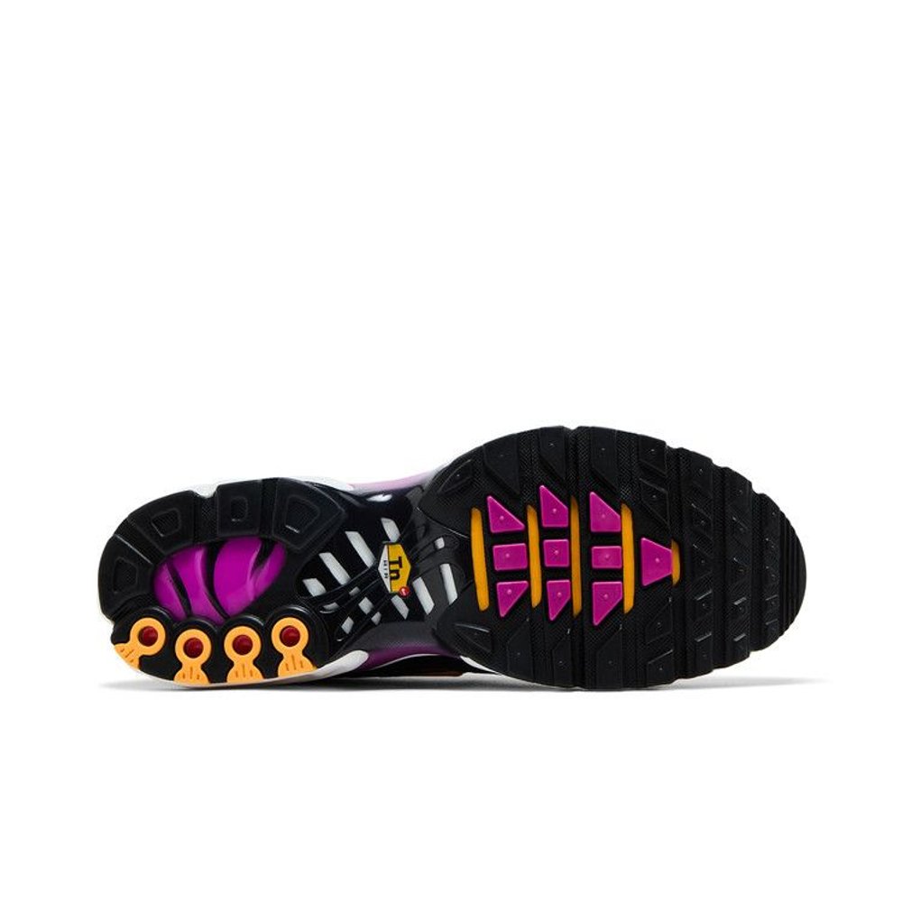 Nike Air Max Plus Black Laser Orange White Hyper Violet (W) – zadní pohled | Purekickz