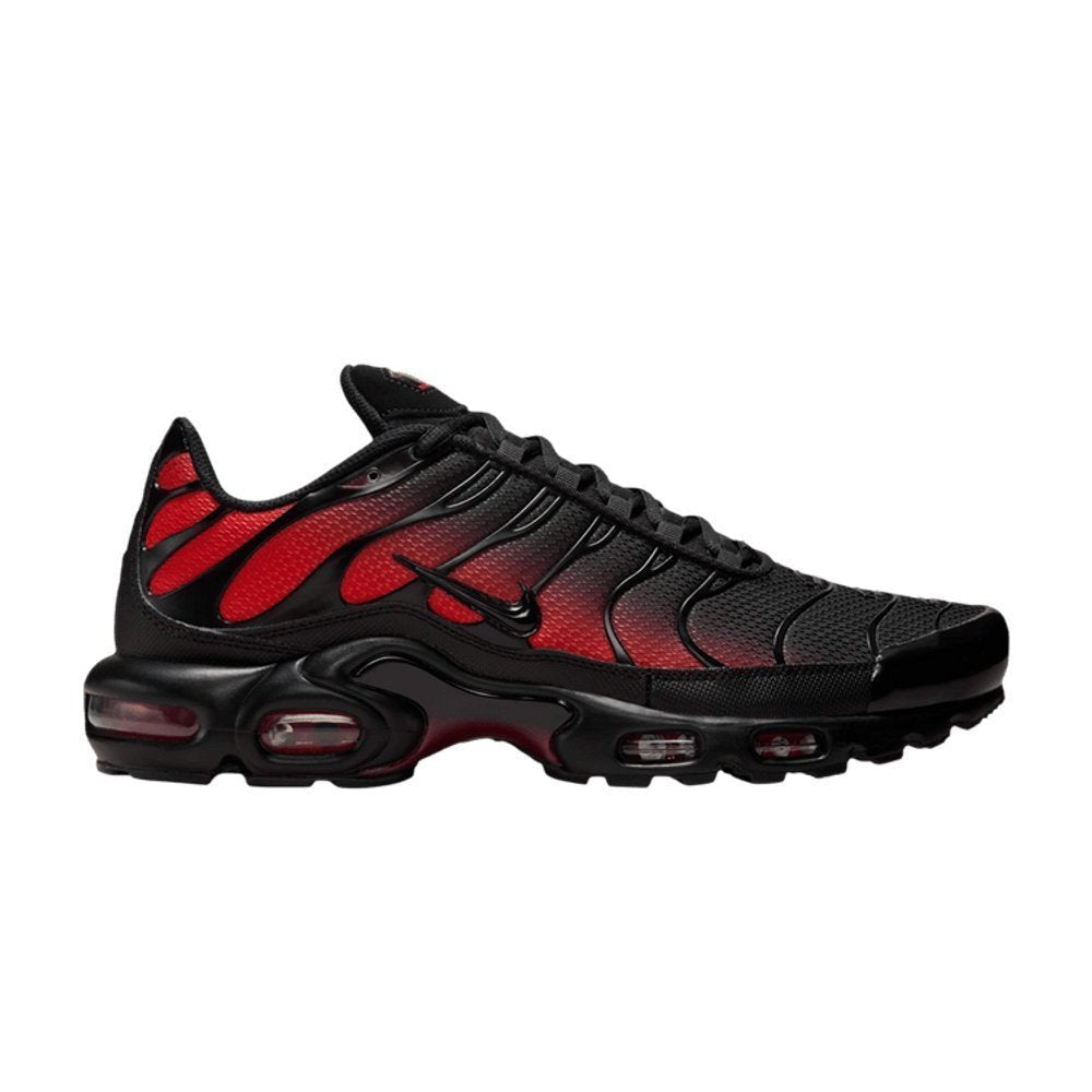 Nike Air Max Plus Black Noble Red – boční pohled | Purekickz