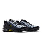 Nike Air Max Plus Black Opti Yellow – lifestyle foto | Purekickz