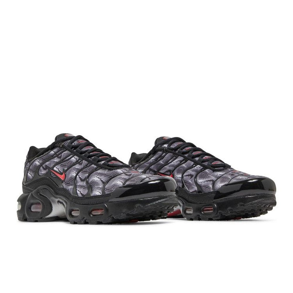 Nike Air Max Plus Black University Red (GS) – lifestyle foto | Purekickz