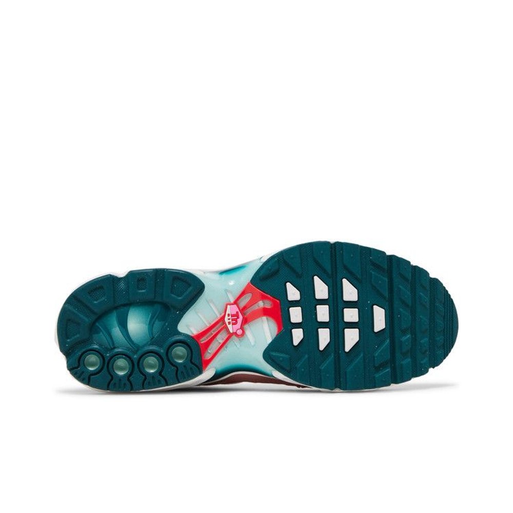 Nike Air Max Plus GS 'Red Stardust Jade Ice' – zadní pohled | Purekickz