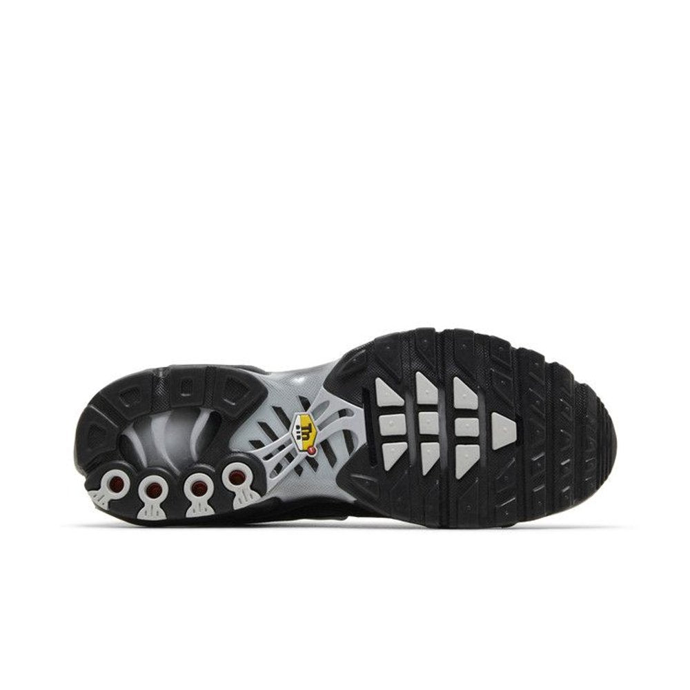 Nike Air Max Plus Multi Swoosh Black Crimson – zadní pohled | Purekickz