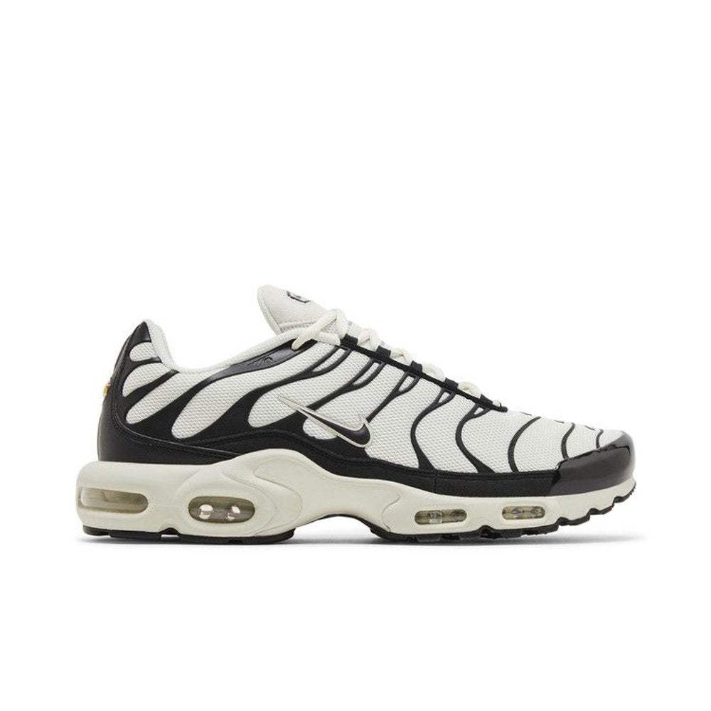 Nike Air Max Plus Panda – boční pohled | Purekickz
