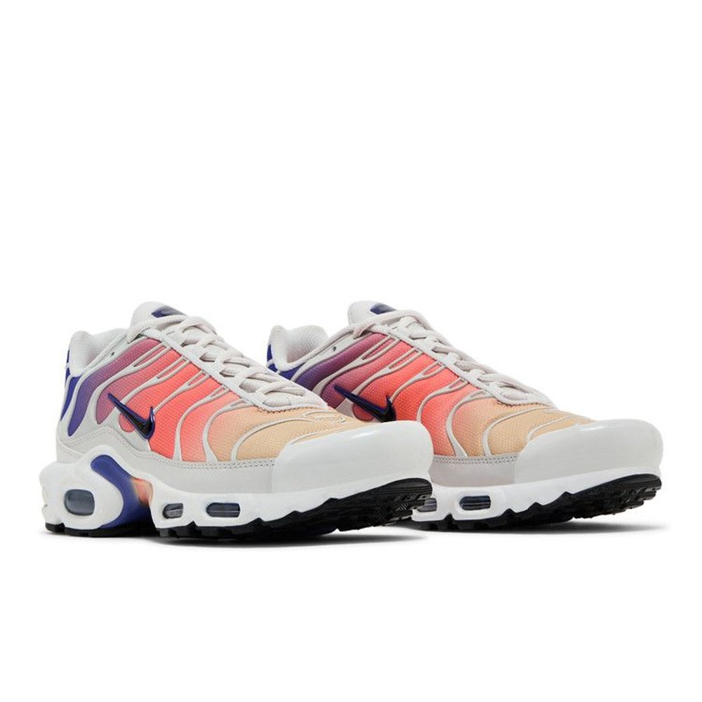 Nike Air Max Plus Persian Violet Light Wild Mango (W) – lifestyle foto | Purekickz