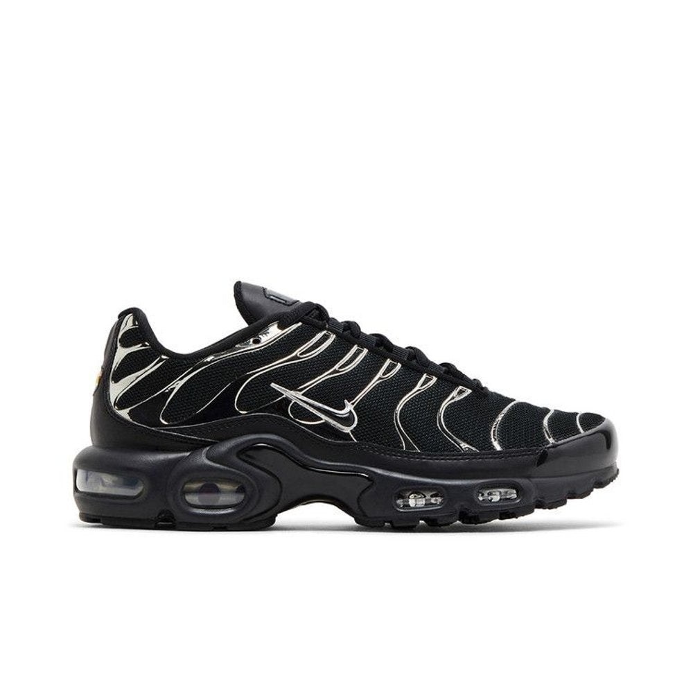 Nike Air Max Plus SE Black Chrome (W) – boční pohled | Purekickz