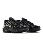 Nike Air Max Plus SE Black Chrome (W) – lifestyle foto | Purekickz