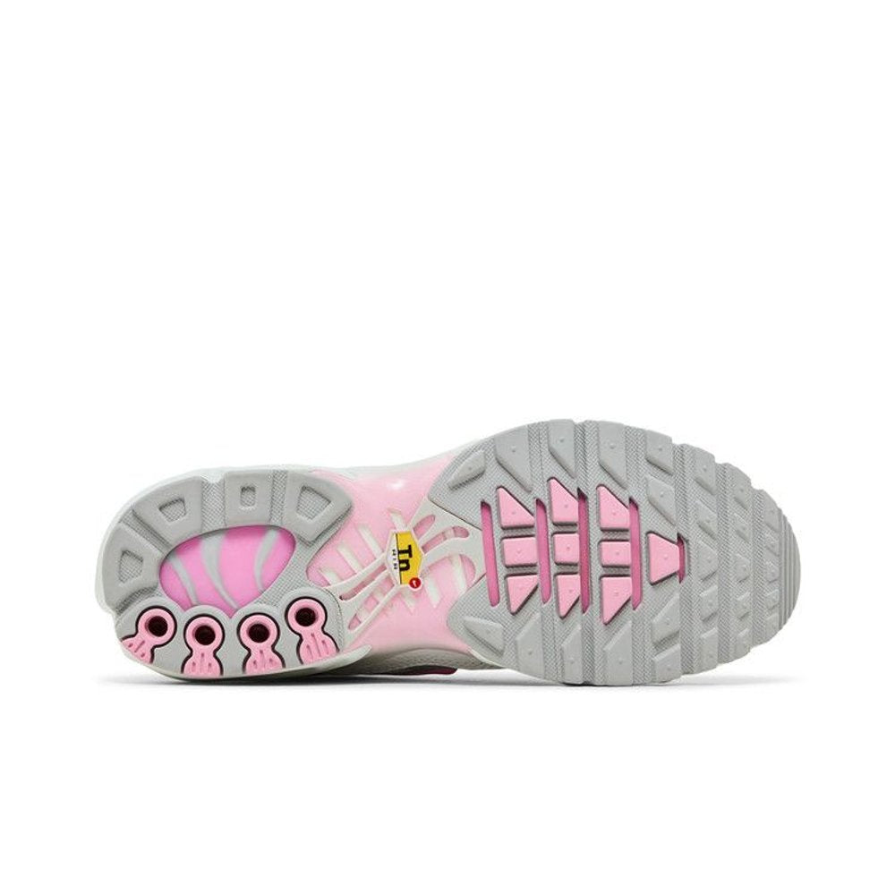 Nike Air Max Plus Summit White Pink Rise (W) – zadní pohled | Purekickz