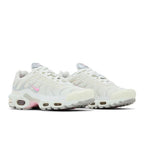 Nike Air Max Plus Summit White Pink Rise (W) – lifestyle foto | Purekickz