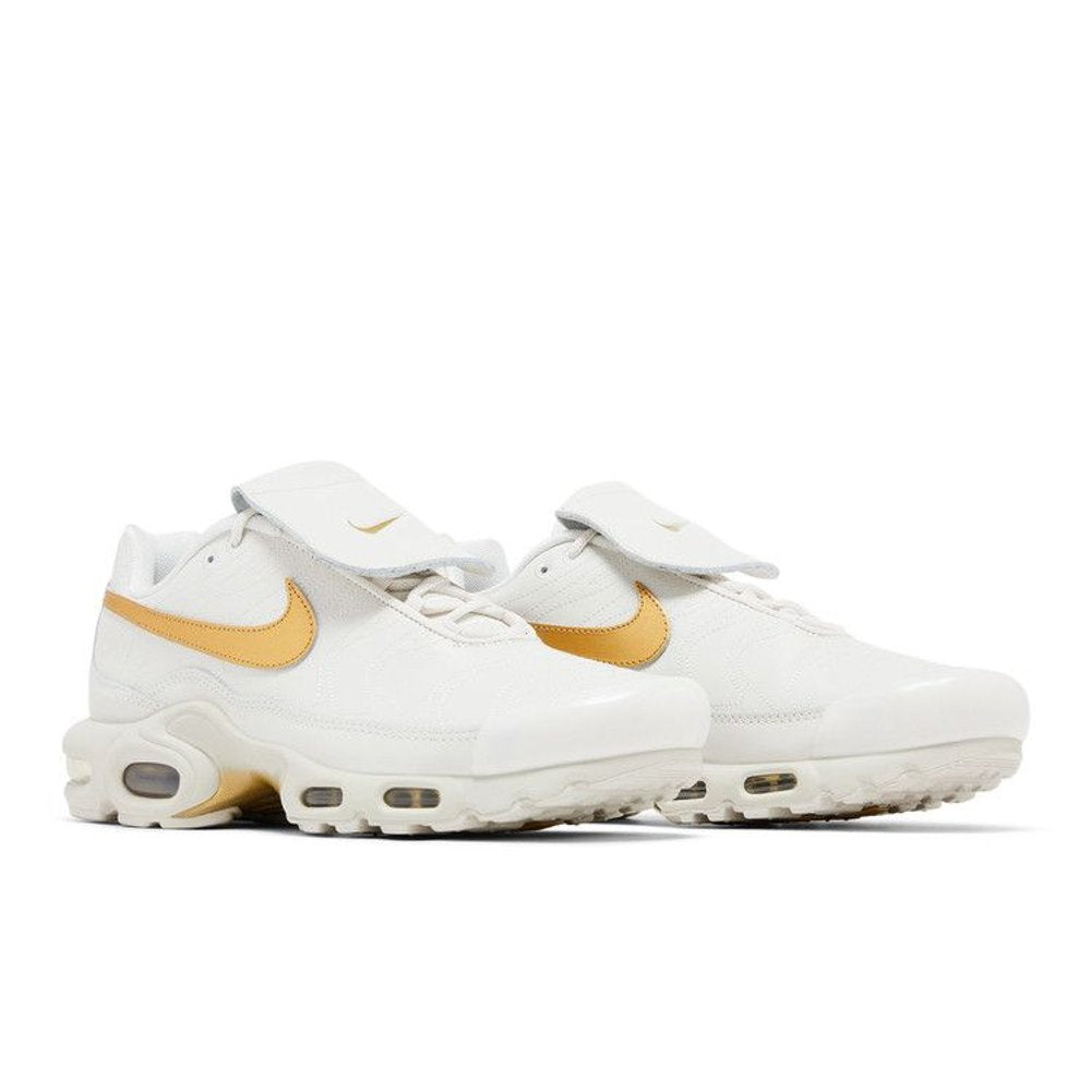 Nike Air Max Plus Tiempo Metallic Gold – lifestyle foto | Purekickz