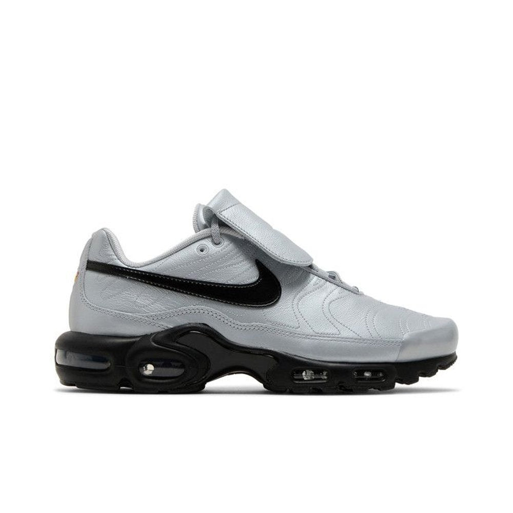 Nike Air Max Plus Tiempo Wolf Grey Black – boční pohled | Purekickz