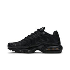 Nike Air Max Plus Triple Black – hlavní pohled | Purekickz