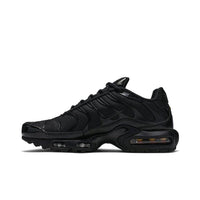 Nike Air Max Plus Triple Black – hlavní pohled | Purekickz