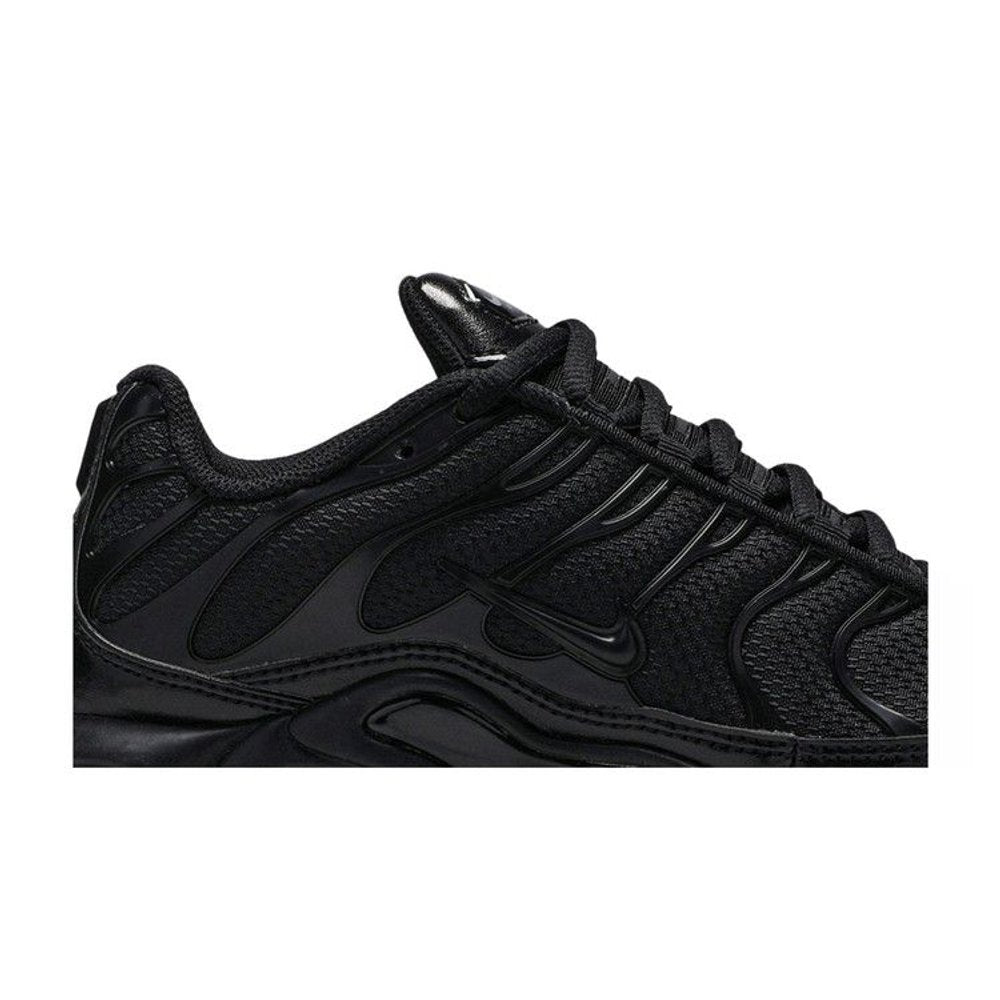 Nike Air Max Plus Triple Black – detail | Purekickz