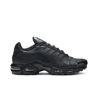 Nike Air Max Plus Triple Black Leather – boční pohled | Purekickz