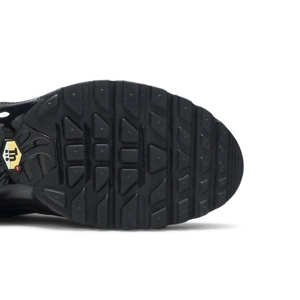 Nike Air Max Plus Triple Black Leather – pohled shora | Purekickz