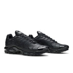 Nike Air Max Plus Triple Black Leather – lifestyle foto | Purekickz