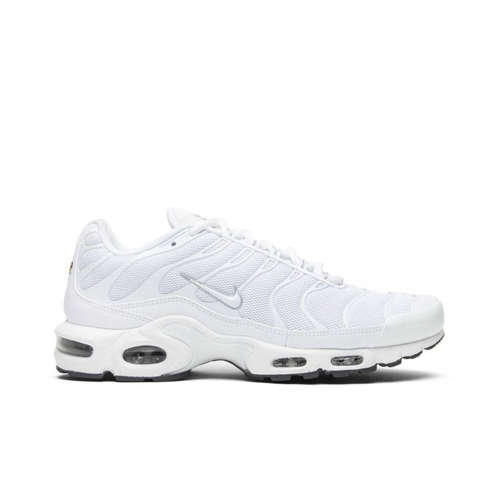 Nike Air Max Plus Triple White – boční pohled | Purekickz