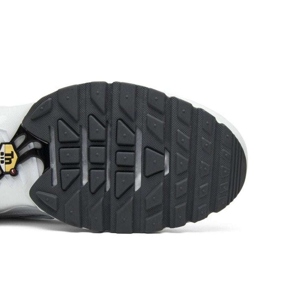 Nike Air Max Plus Triple White – pohled shora | Purekickz