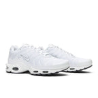 Nike Air Max Plus Triple White – lifestyle foto | Purekickz