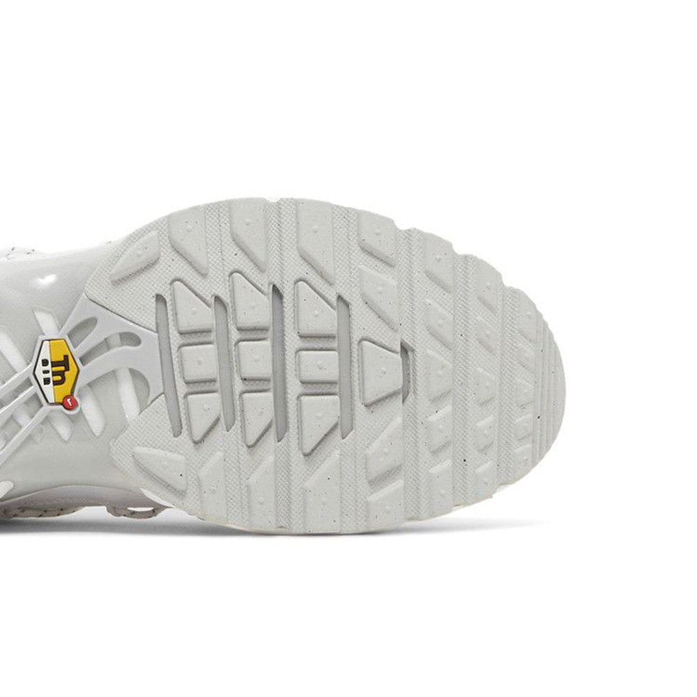 Nike Air Max Plus Utility 'White Safety Orange' – pohled shora | Purekickz