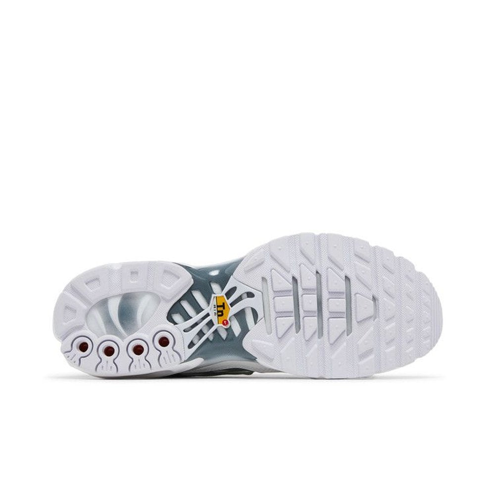 Nike Air Max Plus White Metallic Silver (W) – zadní pohled | Purekickz