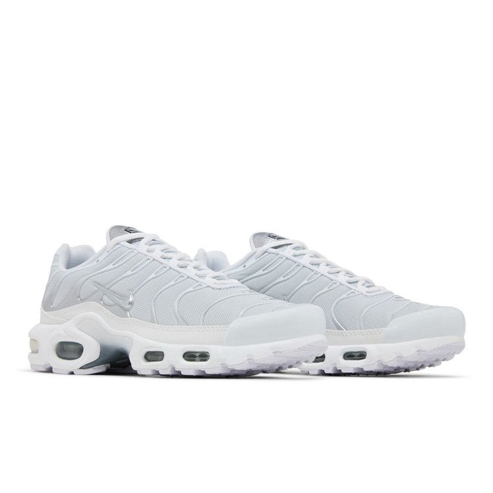 Nike Air Max Plus White Metallic Silver (W) – lifestyle foto | Purekickz