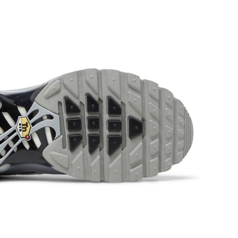 Nike Air Max Plus Wolf Grey – pohled shora | Purekickz