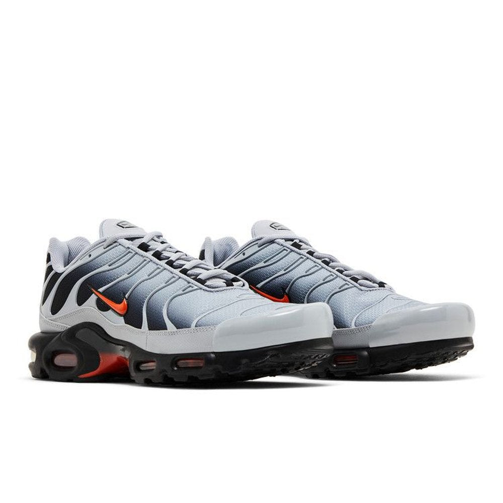 Nike Air Max Plus 'Wolf Grey Picante Red' – lifestyle foto | Purekickz