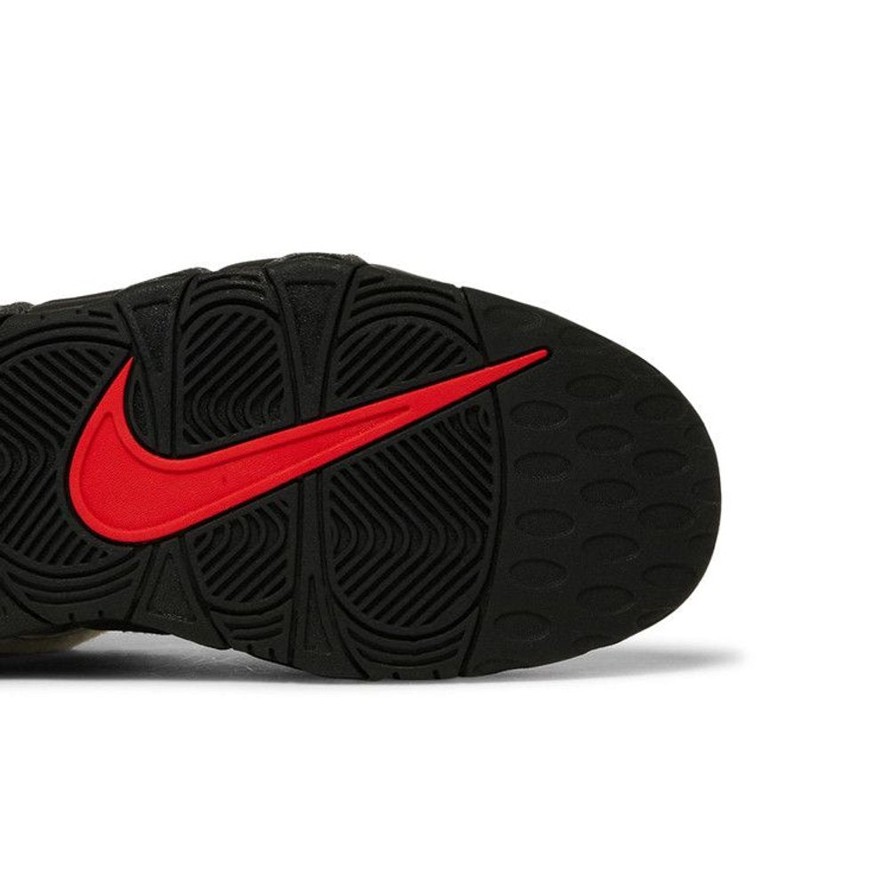 Nike Air More Uptempo Black University Red White (GS) – pohled shora | Purekickz