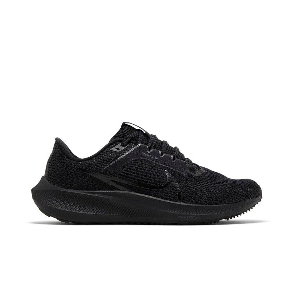 Nike Air Zoom Pegasus 40 Black Anthracite – boční pohled | Purekickz