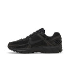 Nike Air Zoom Vomero 5 Triple Black – hlavní pohled | Purekickz