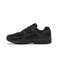 Nike Air Zoom Vomero 5 Triple Black – hlavní pohled | Purekickz