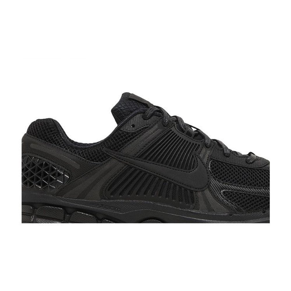 Nike Air Zoom Vomero 5 Triple Black – detail | Purekickz