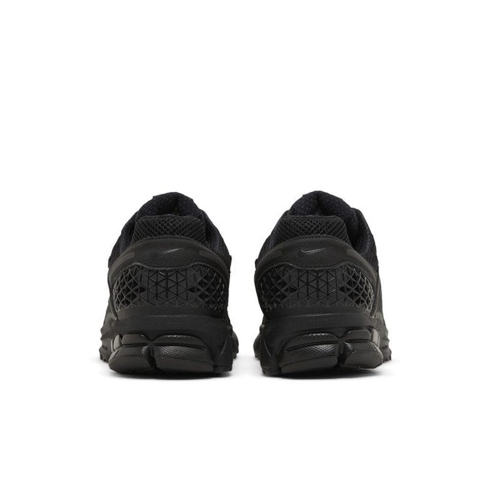 Nike Air Zoom Vomero 5 Triple Black – podrážka | Purekickz
