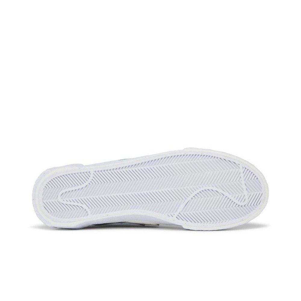 Nike Blazer Low sacai White Patent Leather – zadní pohled | Purekickz