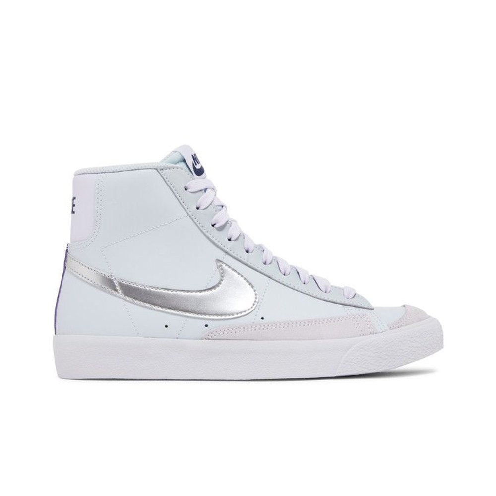 Nike Blazer Mid '77 Platinum Grape Metallic Silver – boční pohled | Purekickz