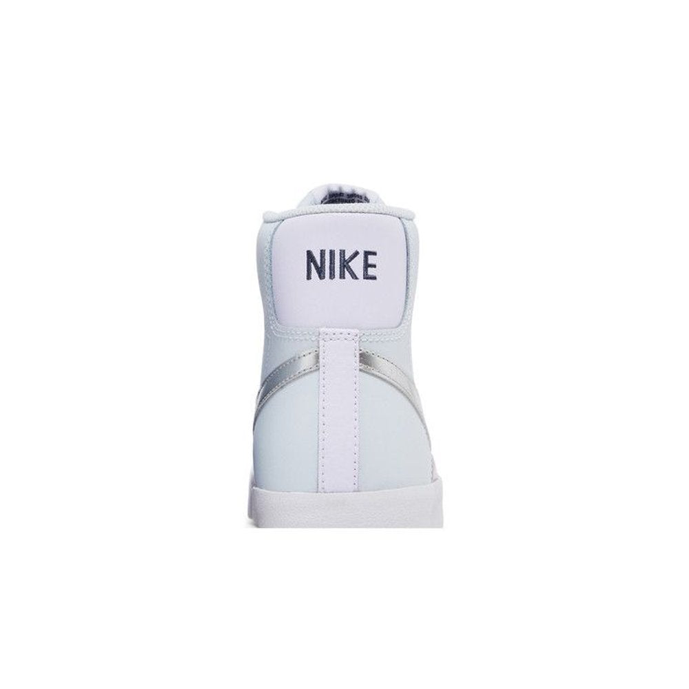 Nike Blazer Mid '77 Platinum Grape Metallic Silver – detail materiálu | Purekickz