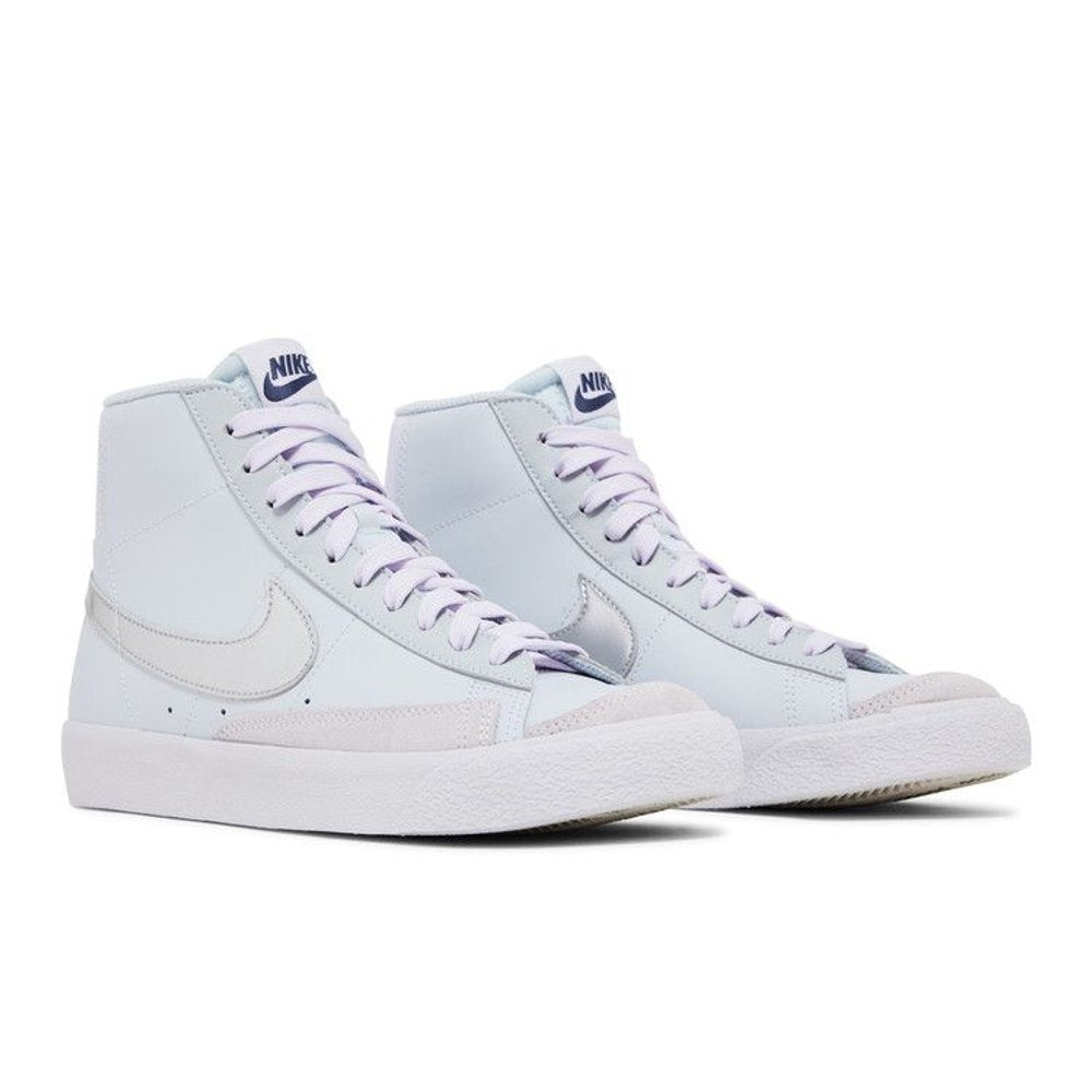Nike Blazer Mid '77 Platinum Grape Metallic Silver – lifestyle foto | Purekickz