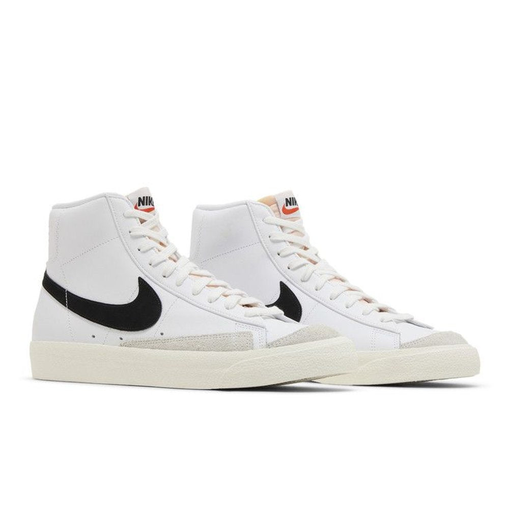 Nike Blazer Mid 77 Vintage White Black – lifestyle foto | Purekickz