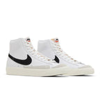 Nike Blazer Mid 77 Vintage White Black – lifestyle foto | Purekickz