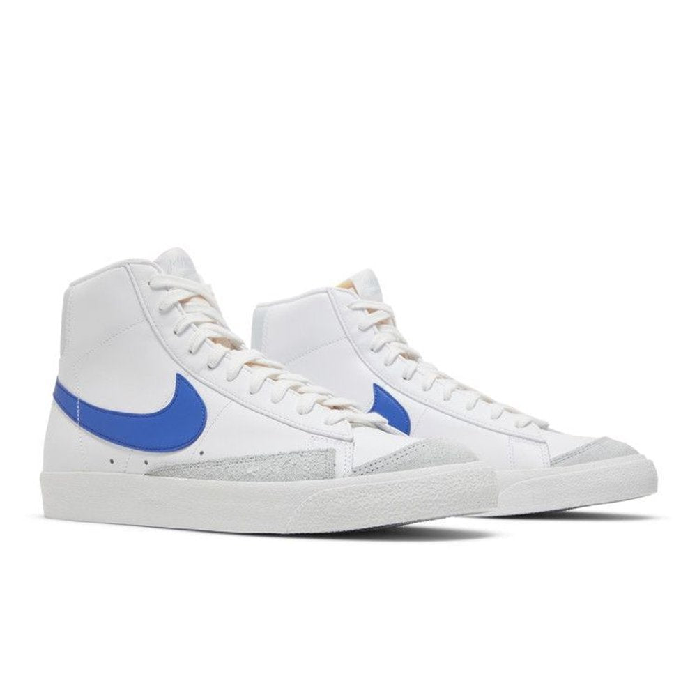 Nike Blazer Mid 77 Vintage White Game Royal – lifestyle foto | Purekickz