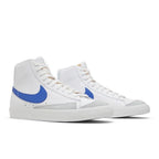 Nike Blazer Mid 77 Vintage White Game Royal – lifestyle foto | Purekickz