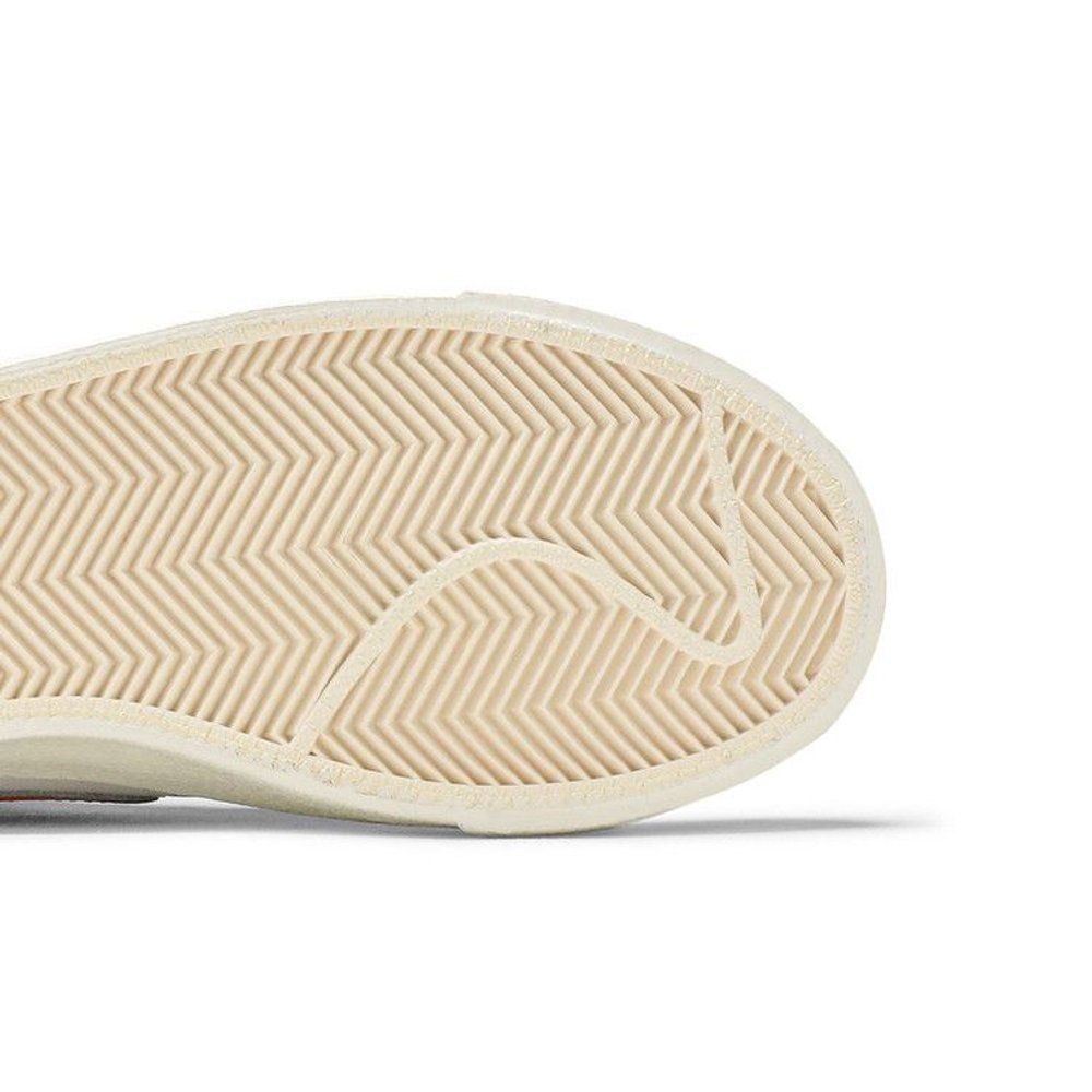 Nike Blazer Mid '77 White Red – pohled shora | Purekickz