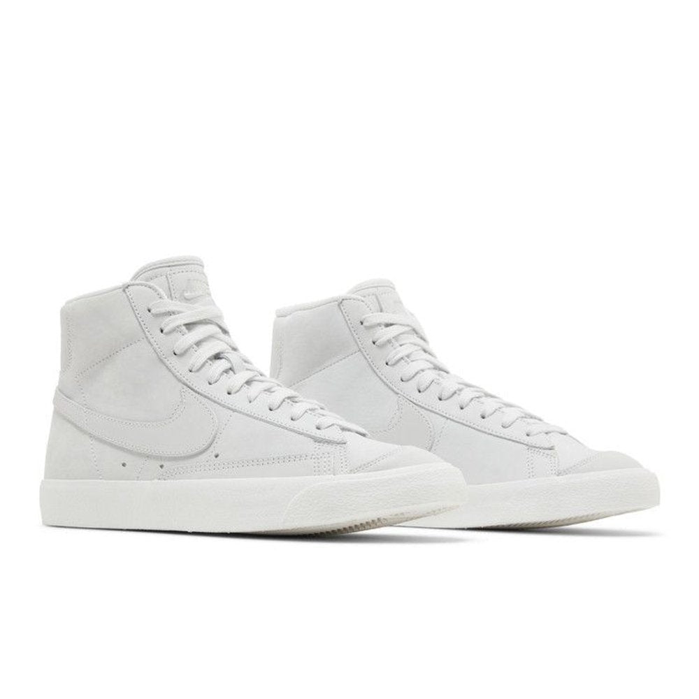 Nike Blazer Mid Premium MF Photon Dust (W) – lifestyle foto | Purekickz
