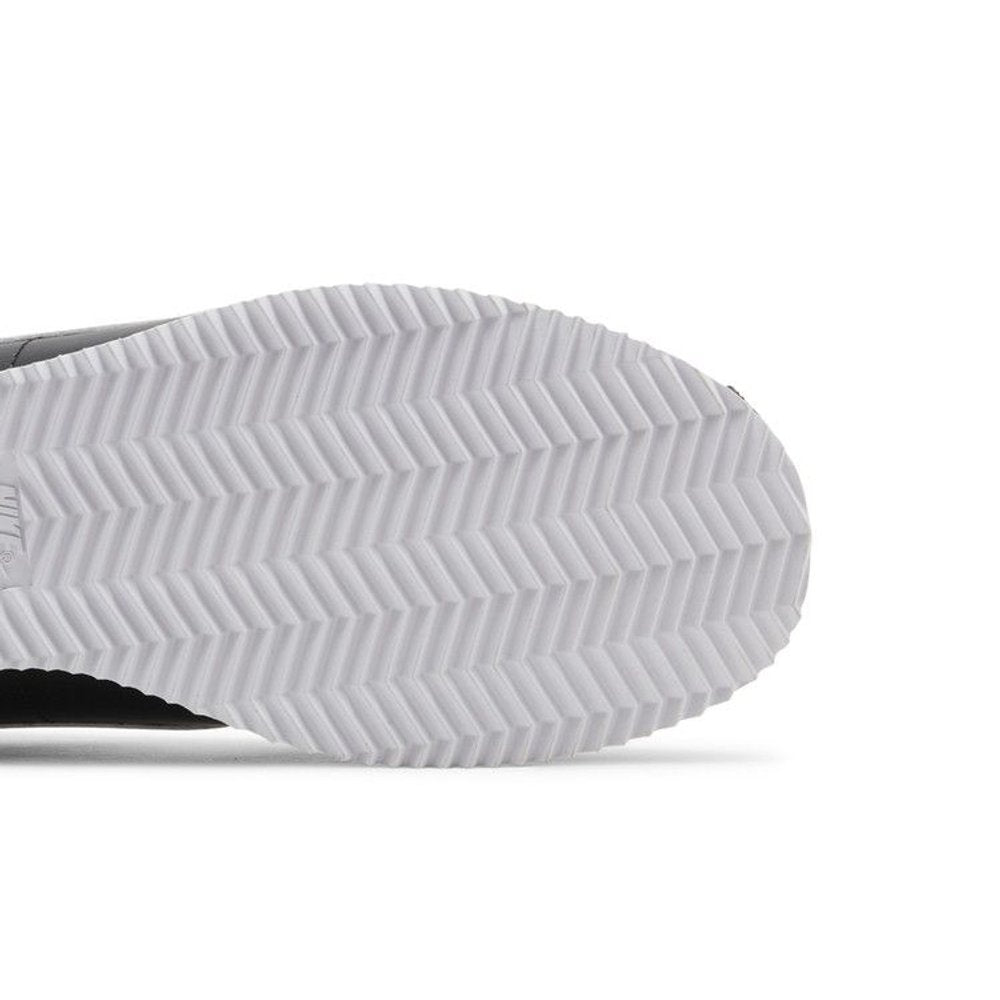 Nike Cortez Basic Black White (2023) – pohled shora | Purekickz