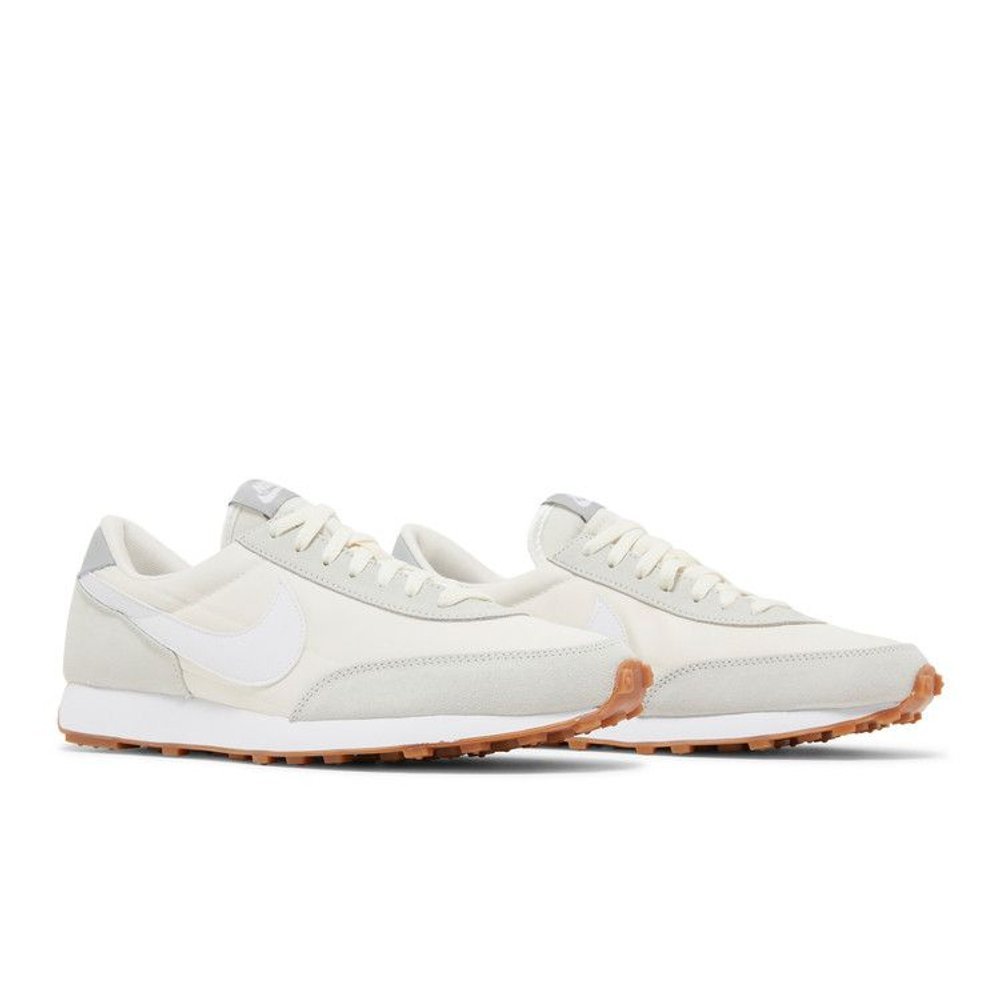Nike Daybreak Pale Ivory Light Smoke Grey (Women's) – lifestyle foto | Purekickz