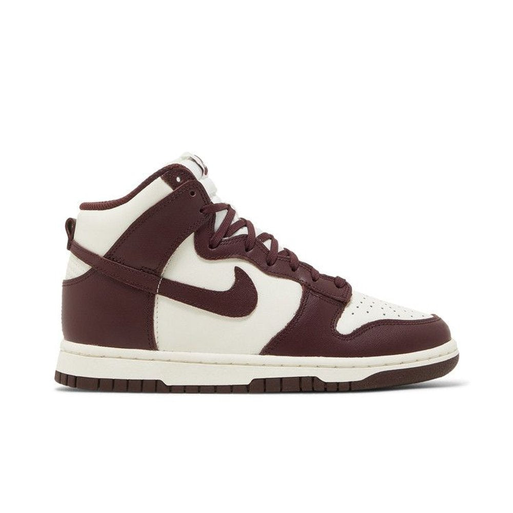 Nike Dunk High Burgundy Crush (W) – boční pohled | Purekickz